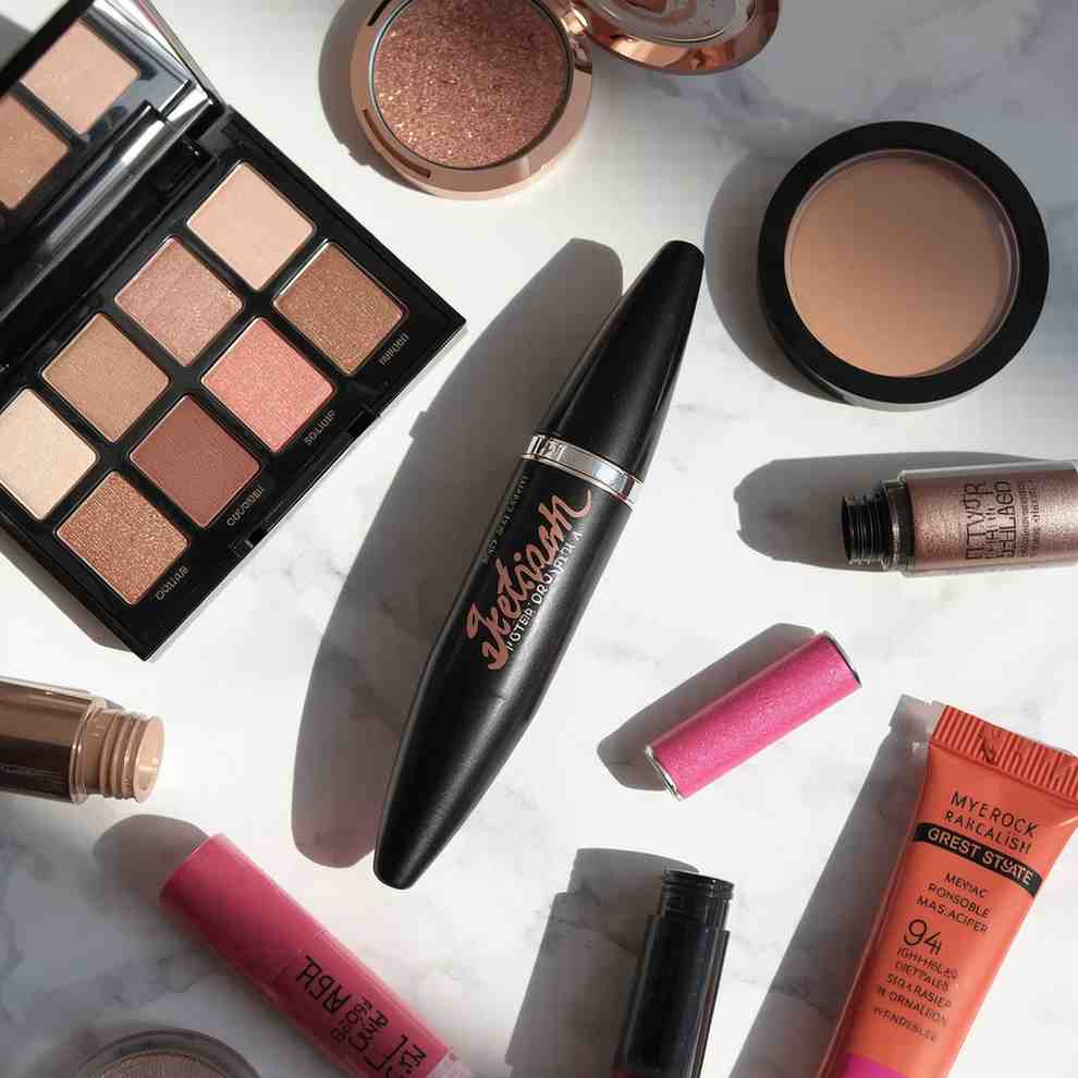 Maybelline Sky High Mascara placed with other everyday makeup products