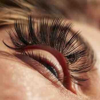 Side view of lashes highlighting volume and definition after using Colossal Bubble Mascara